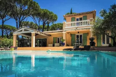 Image de Villa avec piscine à débordement près de Saint-Tropez