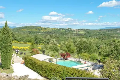 Image de Bastide provençale au coeur du Lubéron