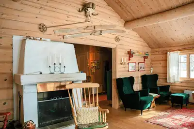 Image de Cabane traditionnelle en rondins près de Reineskarvet