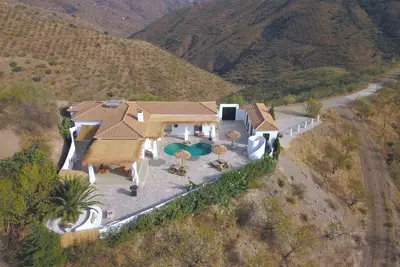 Image de Villa avec piscine dans les montagnes de l'Axarquía