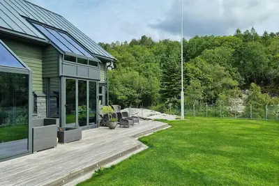 Image de Maison de vacances au bord de la mer avec piscine et annexe