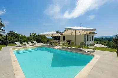 Image de Villa avec piscine dans la campagne d'Arezzo