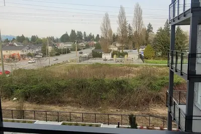Image de Modern 1br by SkyTrain w/ balcony & parking