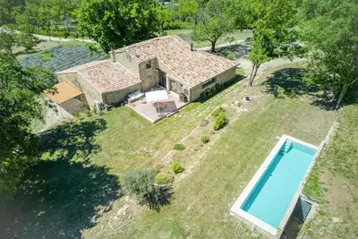Image de Mas en pierre dans les lavandes près de Grignan