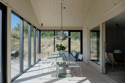 Image de Maison scandinave située au bord de la mer du Nord