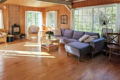 Image de Une maison en bois idyllique située près de deux plages