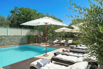 Image de Villa du XVIIIe avec tennis et piscine à Grasse