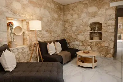 Image de Old Luxury Stone House Armou