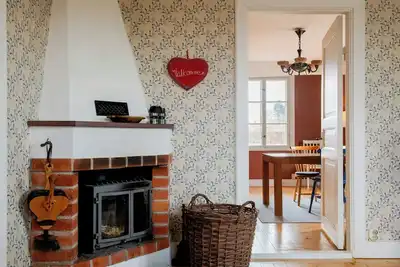 Image de Maison des années 1930 avec détails préservés près de Sparreholm
