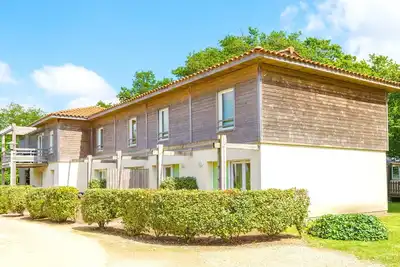 Image de Séjour chic en appartement au bord du lac