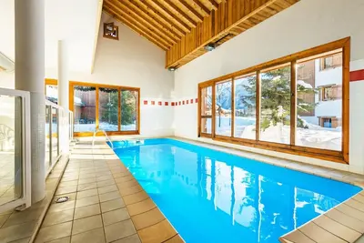 Image de Chalet de montagne avec piscine chauffée