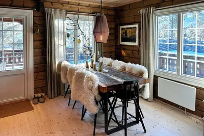 Image de Chalet au bord du lac Lesjaskogsvatnet, à proximité de trois parcs nationaux