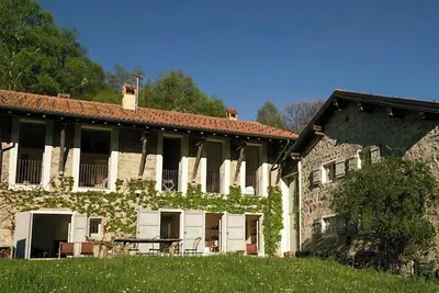 Image de Maison historique surplombant le lac de Côme