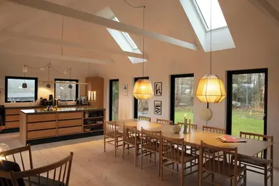 Image de Maison rénovée au design danois près de la mer