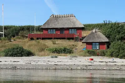 Image de Maison de vacances originale datant de 1932 au bord de l'eau