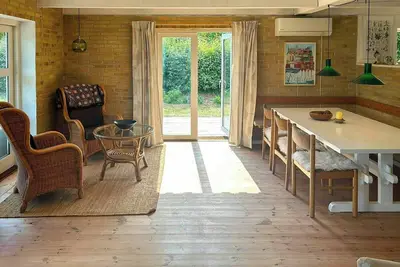 Image de Maison familiale avec une grande terrasse à Skødshoved