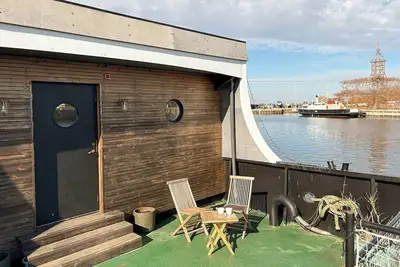Image de Ferry rénové avec accès à la mer à Stege