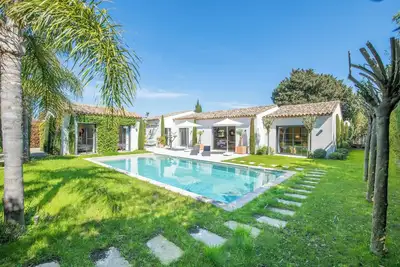 Image de Villa de plain-pied avec piscine à Saint-Tropez
