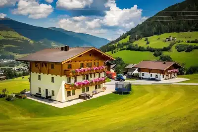 Image de Appartement « Ferienwohnung Pass Thurn » avec vue sur la montagne, jardin commun et Wi-Fi