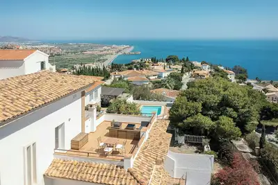 Image de Villa avec jacuzzi et vue sur la mer à Salobreña