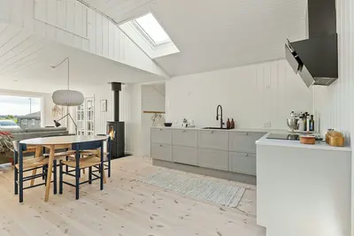 Image de Maison de vacances à deux niveaux avec vue sur Årø