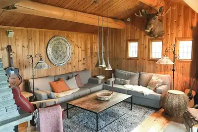 Image de Chalet de montagne avec vue sur les montagnes et le lac