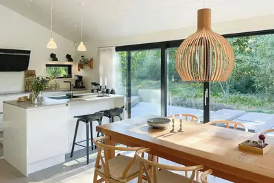 Image de Découvrez la plus belle maison de vacances sur un terrain forestier confortable à proximité de la plage