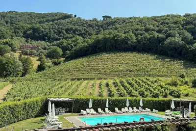 Image de Loft entre vignobles et oliviers toscans