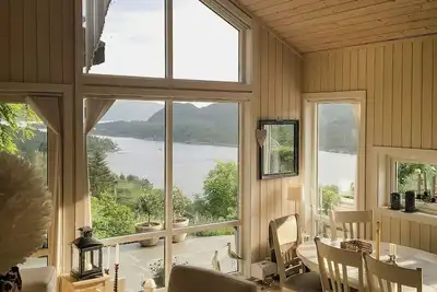 Image de Cabane confortable avec vue sur Økstrafjorden
