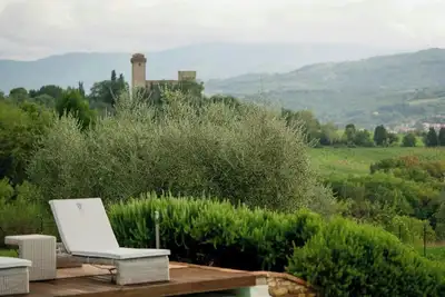 Image de Villa avec piscine et vue sur la vallée