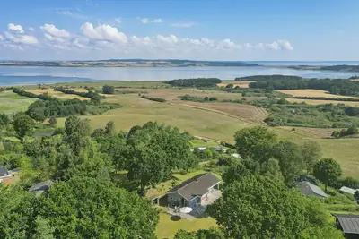 Image de Maison de vacances avec vue sur la mer à Helgenæs