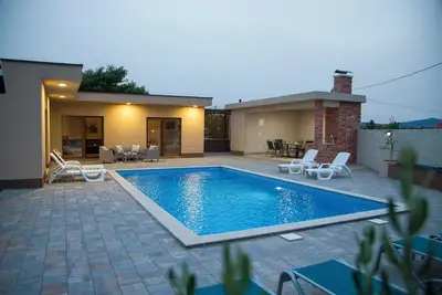 Image de Luxury and spacious 4-bedroom villa in lovely Mostar with pool and Ac comfort