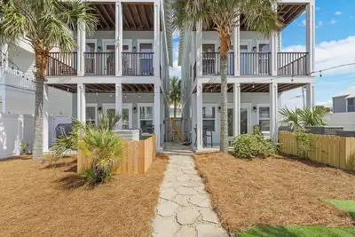 Image de Lazy Salty Beach | 500ft to Beach + Private Pool, Gulf Views