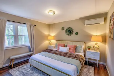 Image de King-Bed, Game Room, Large Kitchen Retreat in Saluda