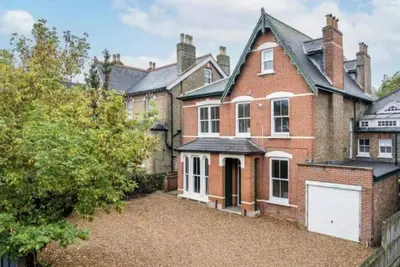 Image de Luxury Victorian Two Bedroom Apartment