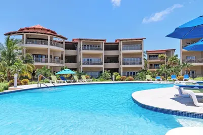 Image de Spacious Condo w/ Balcony, Pools + Ocean Views