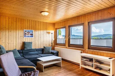 Image de Appartement « Blick Ruhla » avec vue sur la montagne, terrasse privée et Wi-Fi