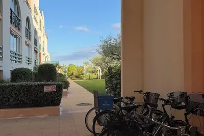 Image de Terrasses du Lac – vue lac piscine clim parking terrasse