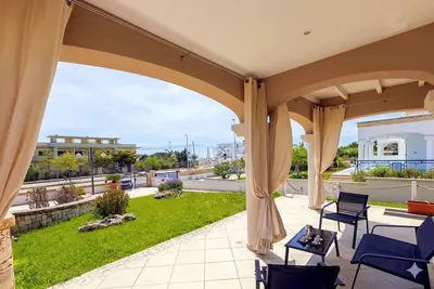 Image de Detached cottage within walking distance of the beach
