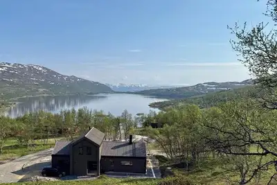 Image de Chalet moderne au bord du lac Skarvatnet, à Oppdal