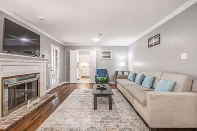 Image de Cozy Patio, Mins to Downtown! Cordova Colonial