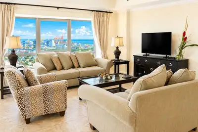 Image de Luxury Three-Bedroom Condo • Executive • Stunning Views