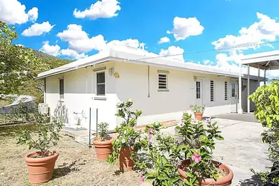 Private studio, centrally located - 5min to beach!