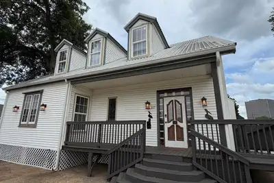 Image de The Pelican Brief Spacious 7-bedroom house in lovely Downtown Lafayette with Ac
