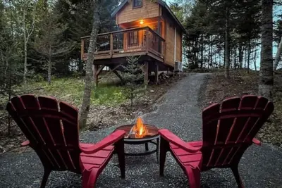 Image de Cozy Loft Bunkie | Sleeps 4 | Bbq + Fire Pit