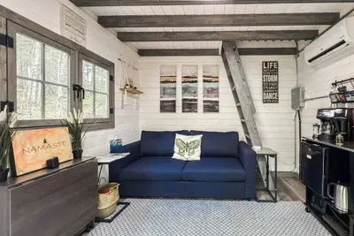 Image de Family Bunkie | Sleeps 4 | Forest Views + Loft