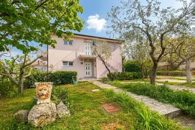 Image de 2 bedroom nice apartment in Krk