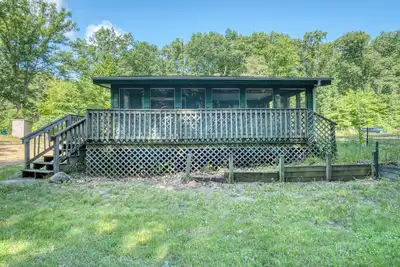 Image de 4 Bedroom Round Lake Access Getaway: 2 Cabins + 2026 Camper + Dock