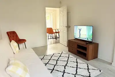 Image de Spacious 2Bed House – Private Parking & Fast WiFi