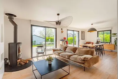 Image de Très belle maison avec piscine collective